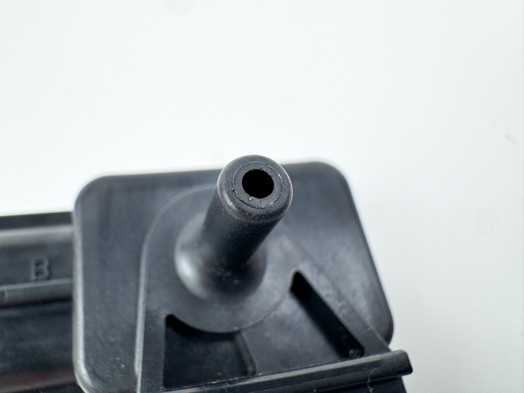 2007 Mercury 25 HP 4 Stroke Outboard MAP Pressure Sensor 898101116 OEM