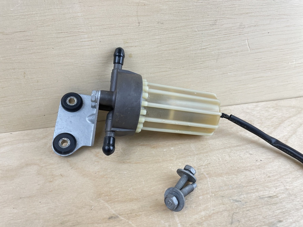 2011 Yamaha 150HP 4 Stroke Fuel Filter Assembly 6P3-24560-04-00