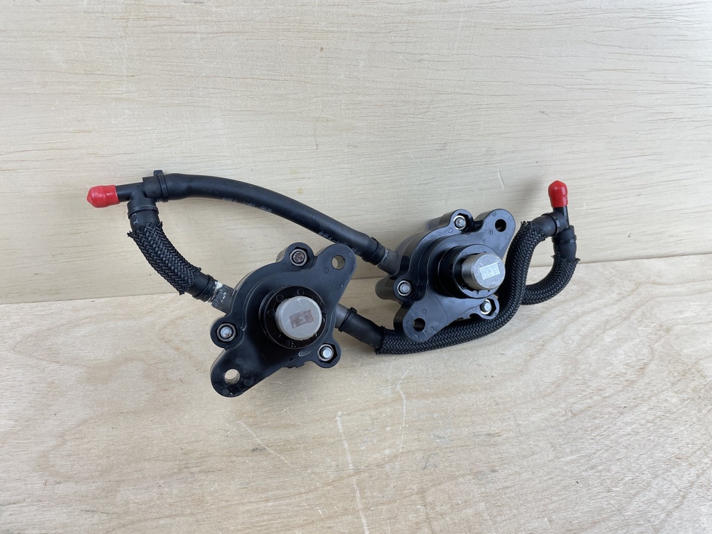 2011 Yamaha 150HP 4 Stroke Outboard Fuel Pump Assembly (2) 63P-24410-20-00