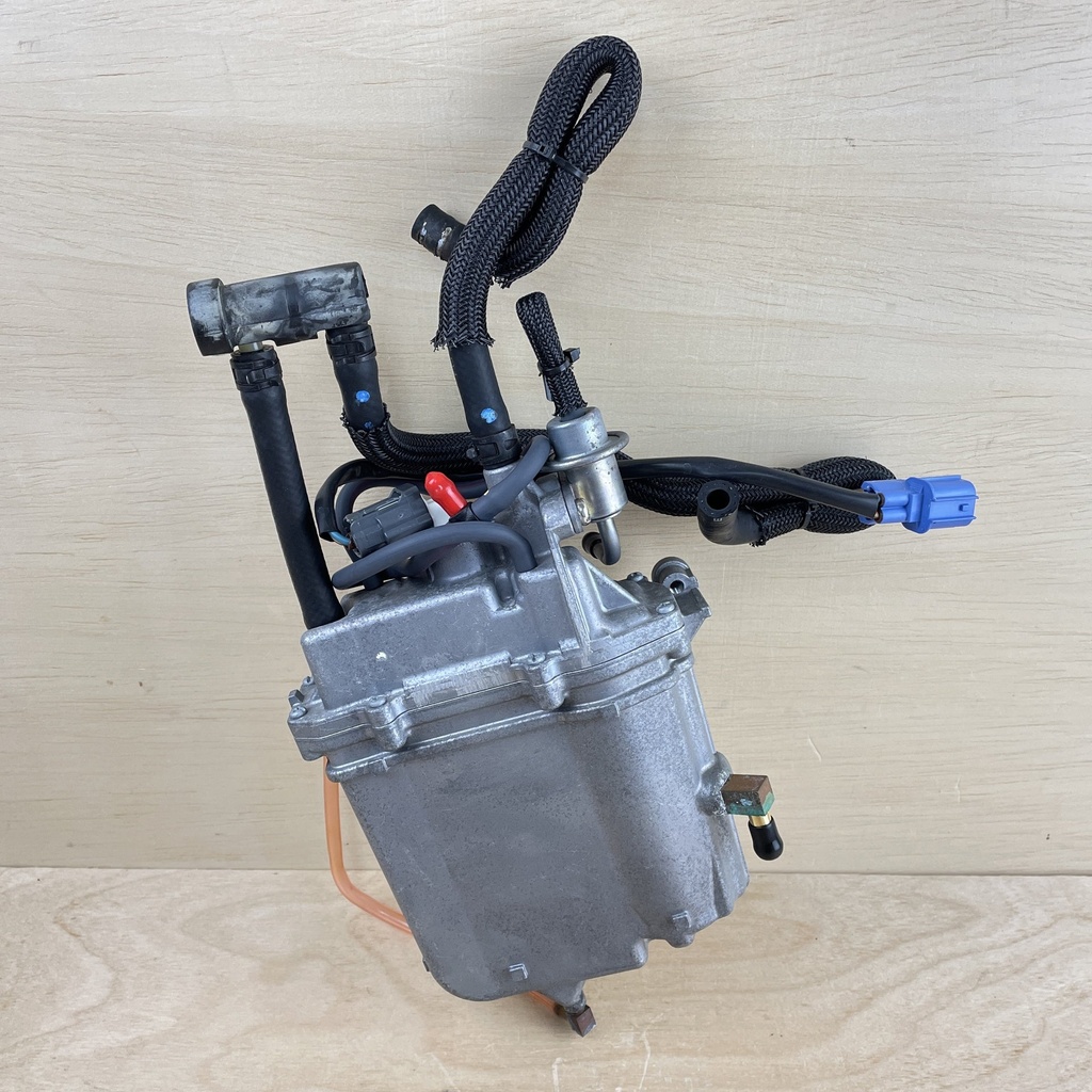 2011 Yamaha 150HP 4 Stroke Float Chamber Assembly 63P-14180-04-00