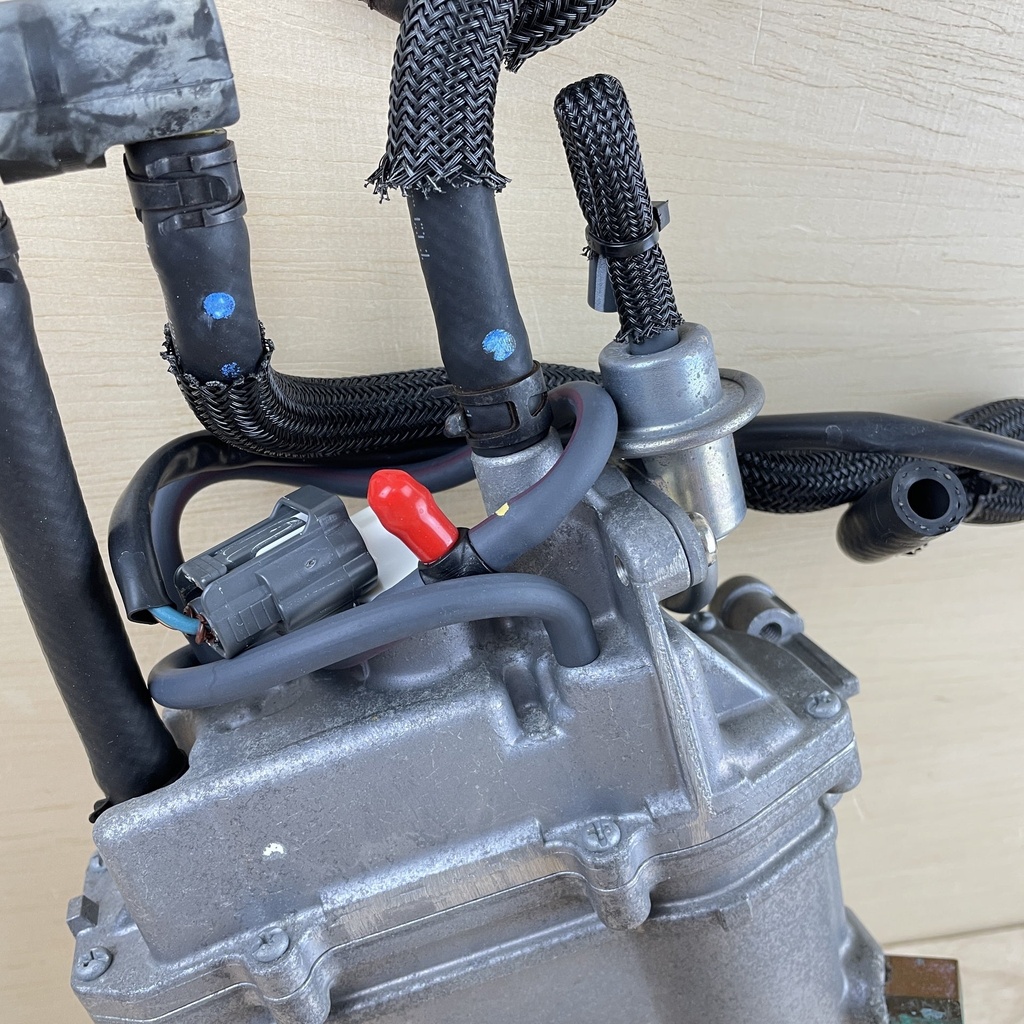 2011 Yamaha 150HP 4 Stroke Float Chamber Assembly 63P-14180-04-00