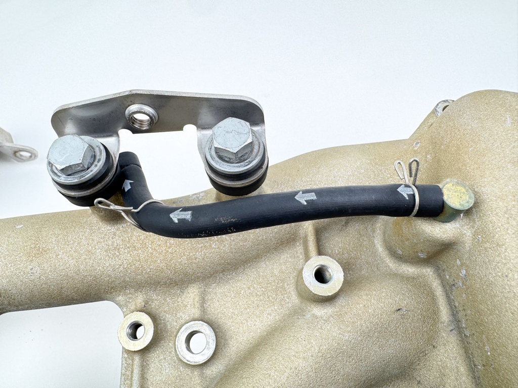 2007 Mercury 25 HP 4 Stroke Outboard Intake Manifold 898103T41 OEM