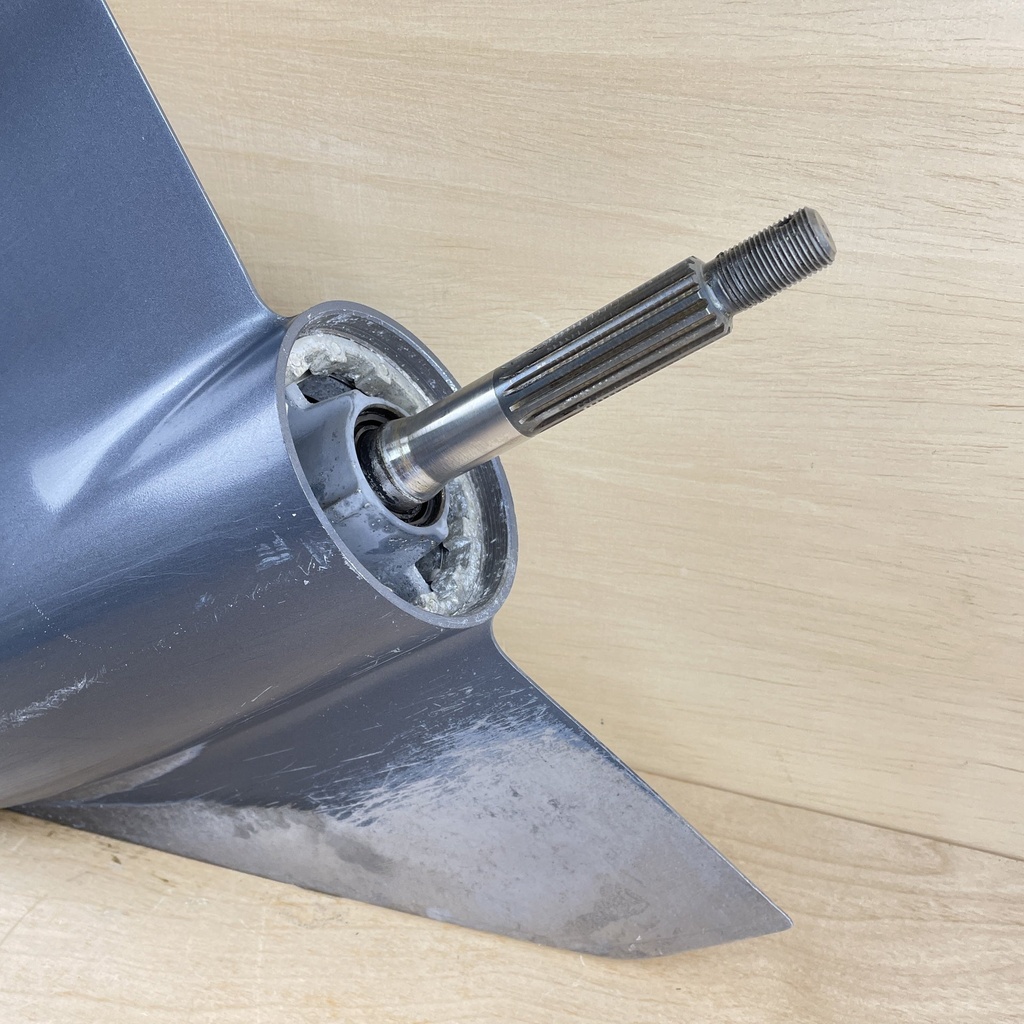 2011 Yamaha 150HP 4 Stroke 25" Lower Unit Gearcase RH 63P-45300-17-8D