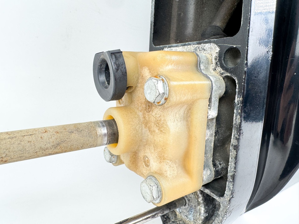 2007 Mercury 25 HP 4 Stroke Outboard 20" Long Lower Unit Gear Case 8M0070900