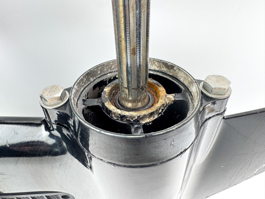 2007 Mercury 25 HP 4 Stroke Outboard 20" Long Lower Unit Gear Case 8M0070900