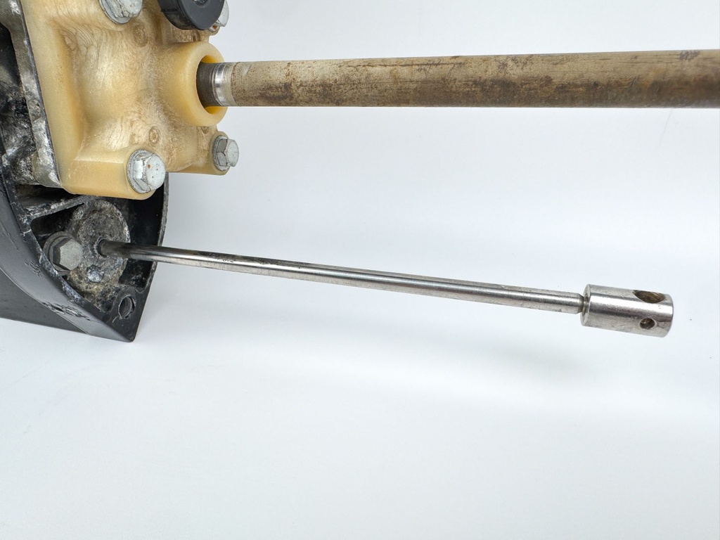 2007 Mercury 25 HP 4 Stroke Outboard 20" Long Lower Unit Gear Case 8M0070900