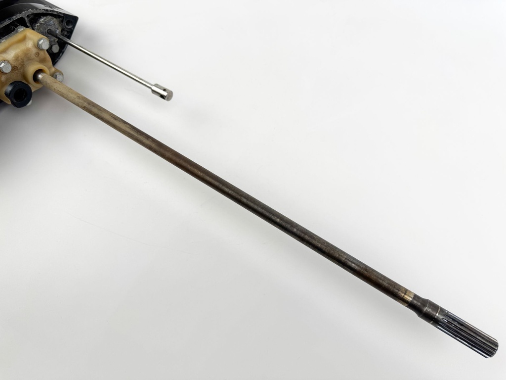 2007 Mercury 25 HP 4 Stroke Outboard 20" Long Lower Unit Gear Case 8M0070900