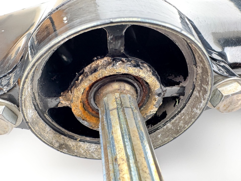 2007 Mercury 25 HP 4 Stroke Outboard 20" Long Lower Unit Gear Case 8M0070900