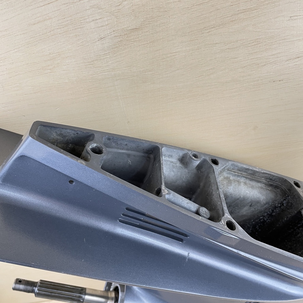 2011 Yamaha 150HP 4 Stroke 25" Lower Unit Gearcase RH 63P-45300-17-8D