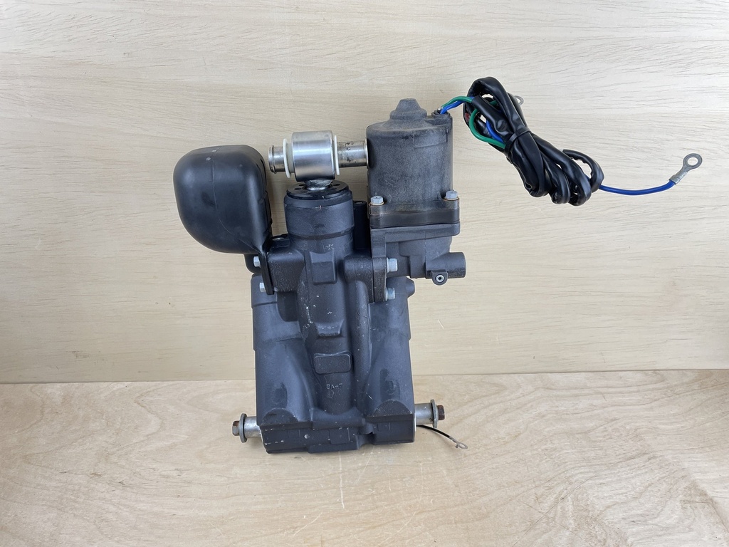 2011 Yamaha 150HP 4 Stroke Outboard Power Trim & Tilt Assembly 63P-43800-23-00