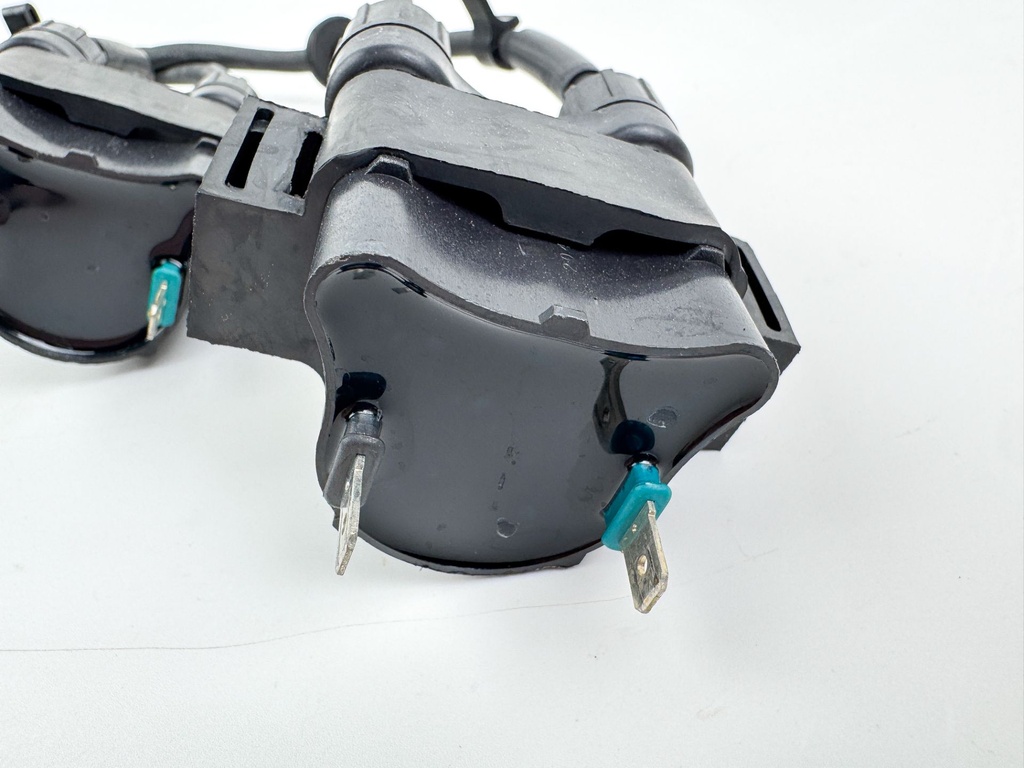 2002 Honda 130 HP 4 Stroke Outboard Ignition Coil Set 30550-ZW5-003 OEM