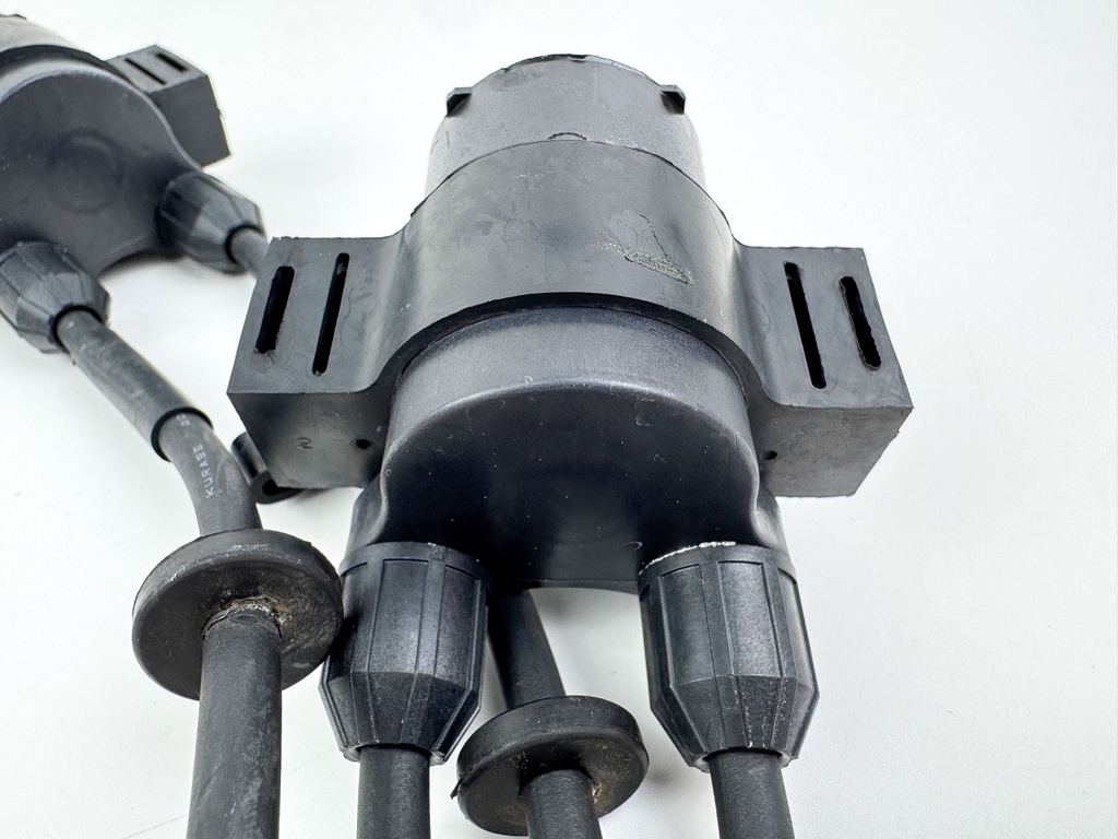 2002 Honda 130 HP 4 Stroke Outboard Ignition Coil Set 30550-ZW5-003 OEM