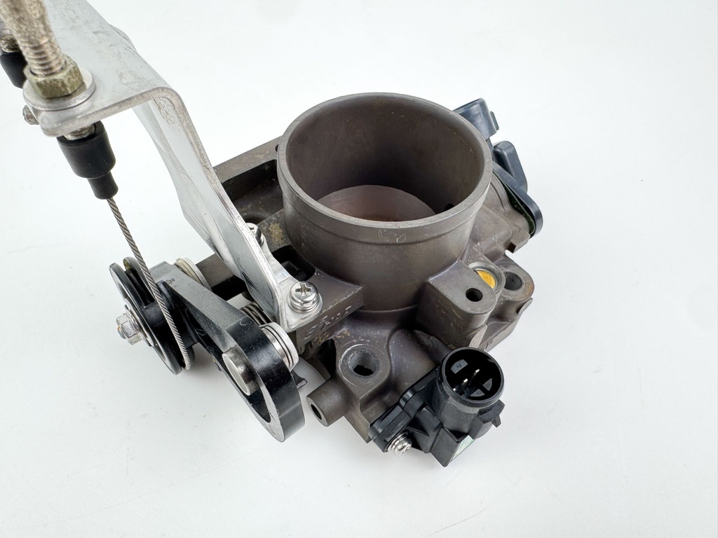 2002 Honda 130 HP 4 Stroke Outboard Throttle Body Assembly 16400-ZW5-013 OEM