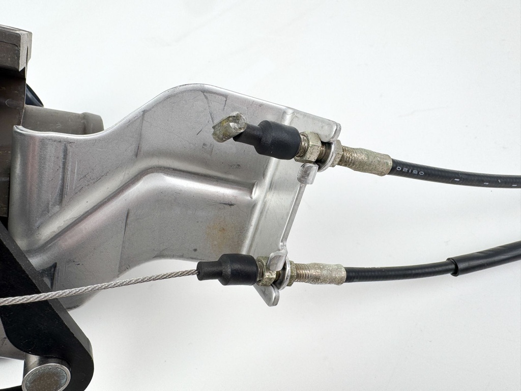 2002 Honda 130 HP 4 Stroke Outboard Throttle Body Assembly 16400-ZW5-013 OEM