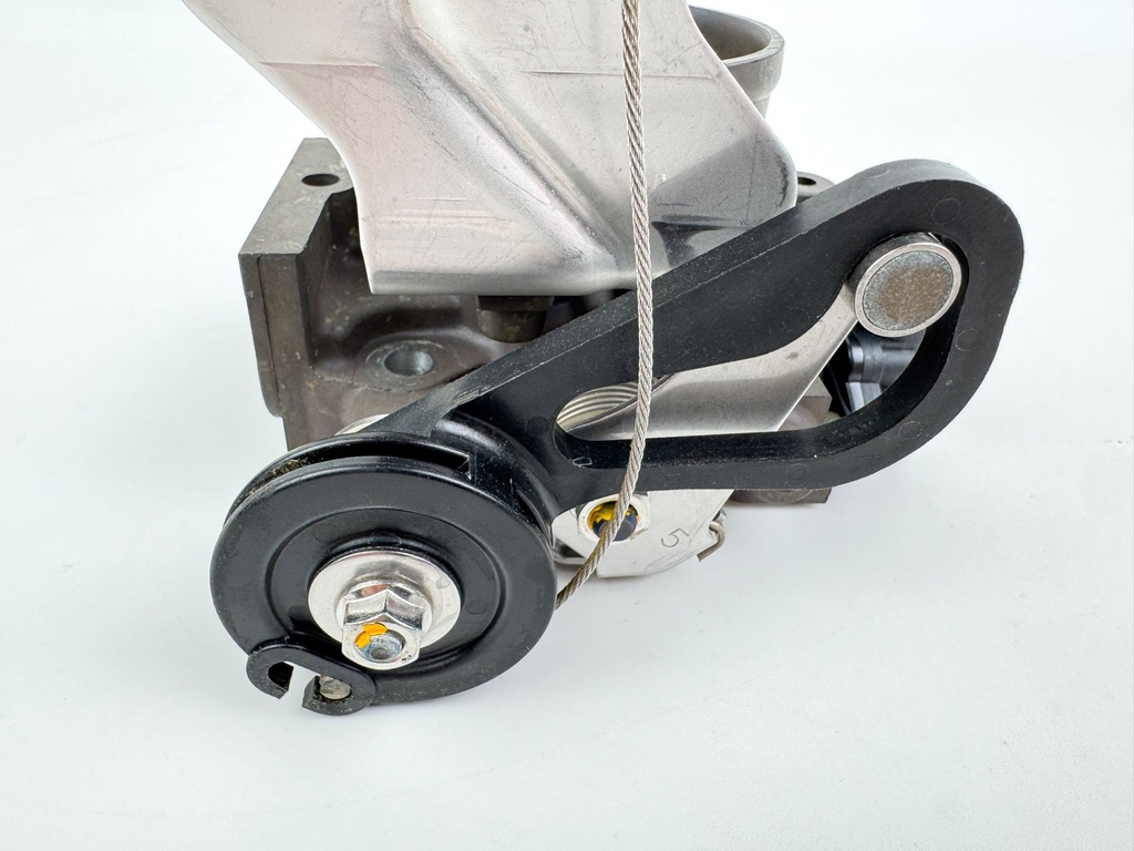 2002 Honda 130 HP 4 Stroke Outboard Throttle Body Assembly 16400-ZW5-013 OEM