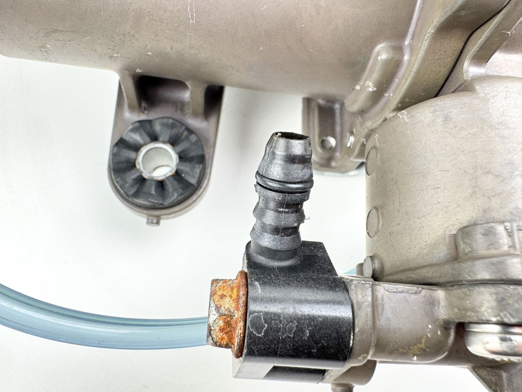 2002 Honda 130 HP 4 Stroke Outboard Vapor Separator Tank VST 06167-ZW5-305 OEM