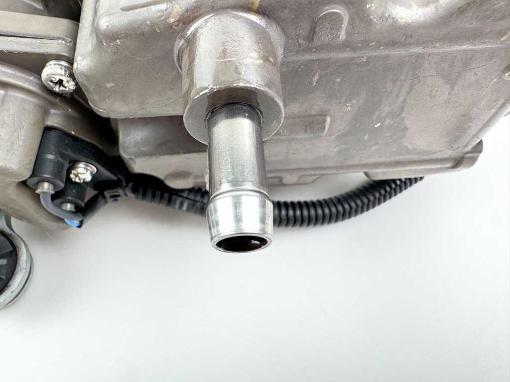 2002 Honda 130 HP 4 Stroke Outboard Vapor Separator Tank VST 06167-ZW5-305 OEM