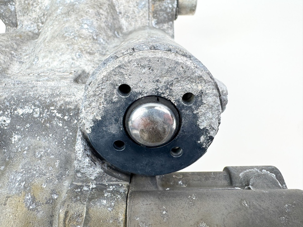 2002 Honda 130 HP 4 Stroke Outboard Power Trim Tilt Unit 56000-ZW1-708 OEM