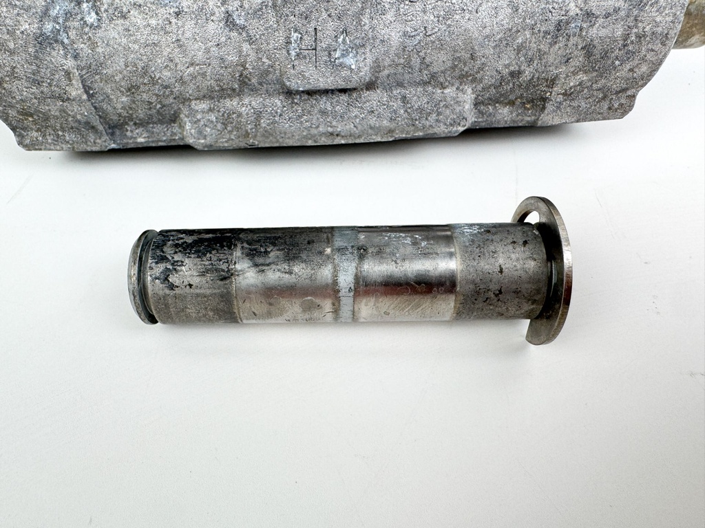 2002 Honda 130 HP 4 Stroke Outboard Power Trim Tilt Unit 56000-ZW1-708 OEM