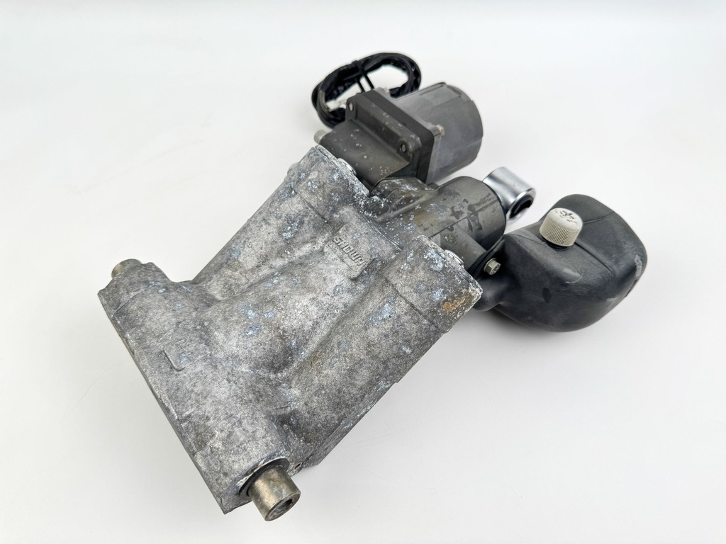 2002 Honda 130 HP 4 Stroke Outboard Power Trim Tilt Unit 56000-ZW1-708 OEM