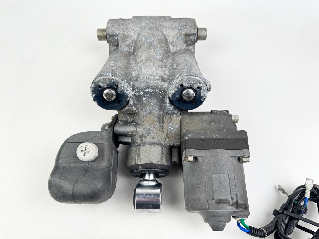 2002 Honda 130 HP 4 Stroke Outboard Power Trim Tilt Unit 56000-ZW1-708 OEM