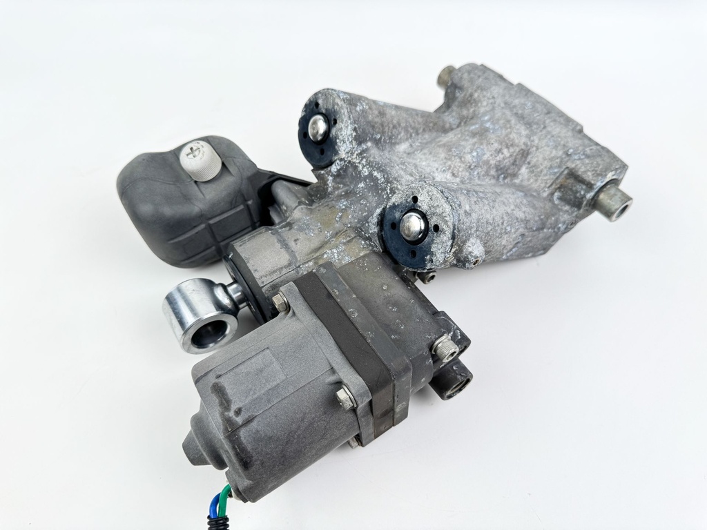 2002 Honda 130 HP 4 Stroke Outboard Power Trim Tilt Unit 56000-ZW1-708 OEM
