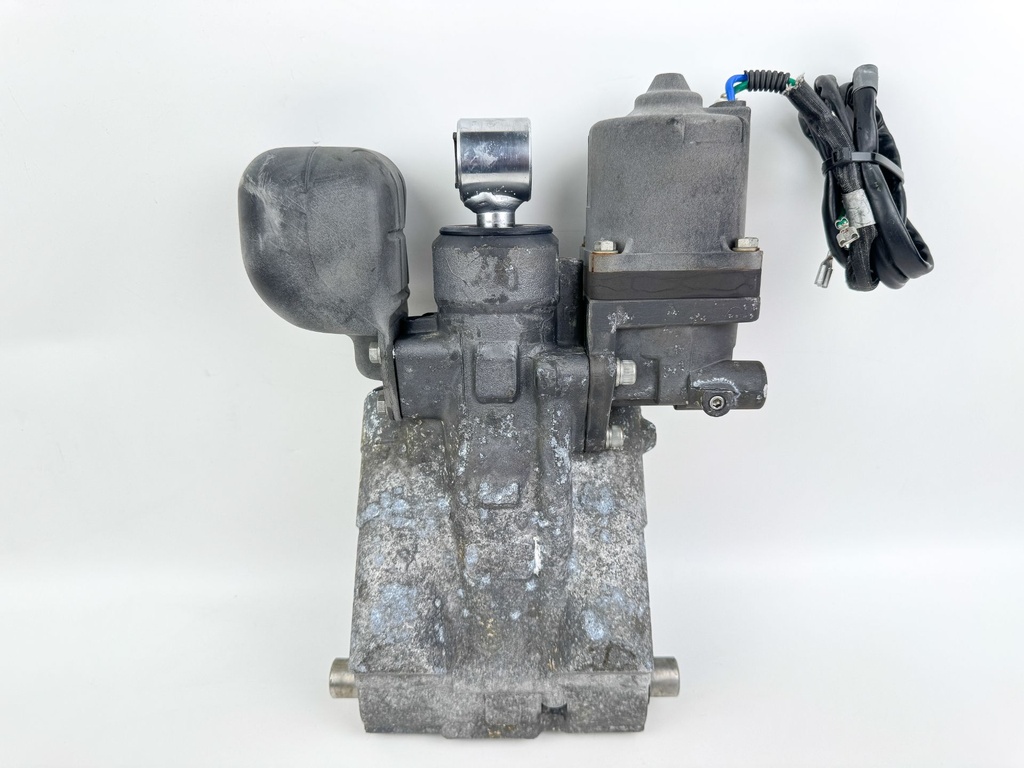 2002 Honda 130 HP 4 Stroke Outboard Power Trim Tilt Unit 56000-ZW1-708 OEM