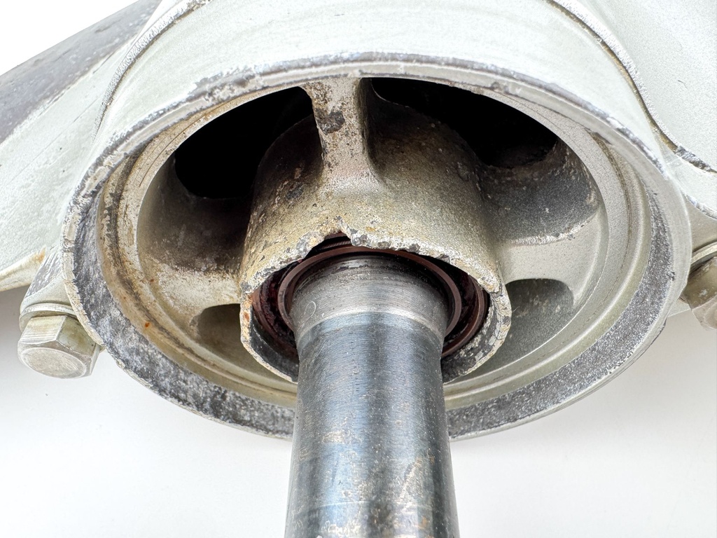 Honda 115 130HP 20" L Lower Unit Gear Case Assembly Standard Rotation 1996-2006