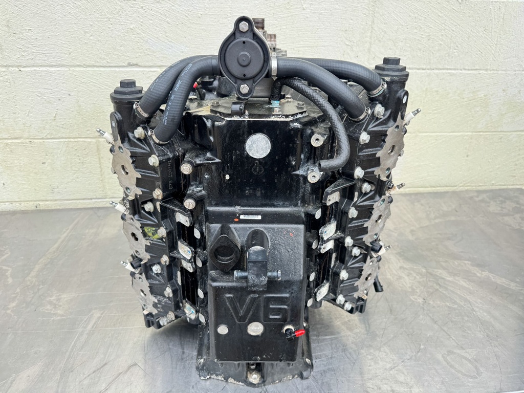 2008 Evinrude 300 HP 3.4L 2 Stroke Outboard Powerhead 5007297 OEM