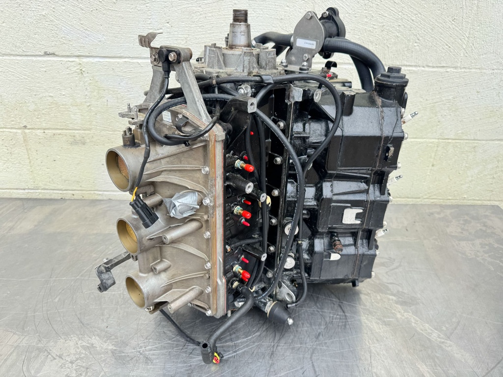 2008 Evinrude 300 HP 3.4L 2 Stroke Outboard Powerhead 5007297 OEM