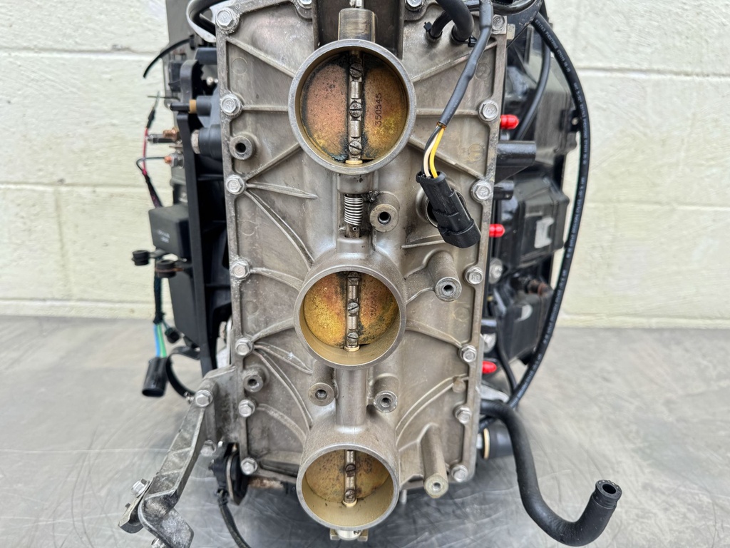 2008 Evinrude 300 HP 3.4L 2 Stroke Outboard Powerhead 5007297 OEM