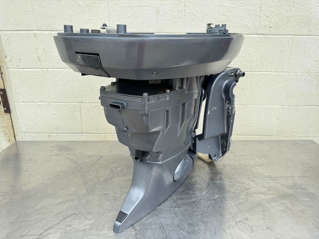 2005 Yamaha 115 HP 4 Stroke Outboard Complete Midsection & Swivel Bracket 20" Long