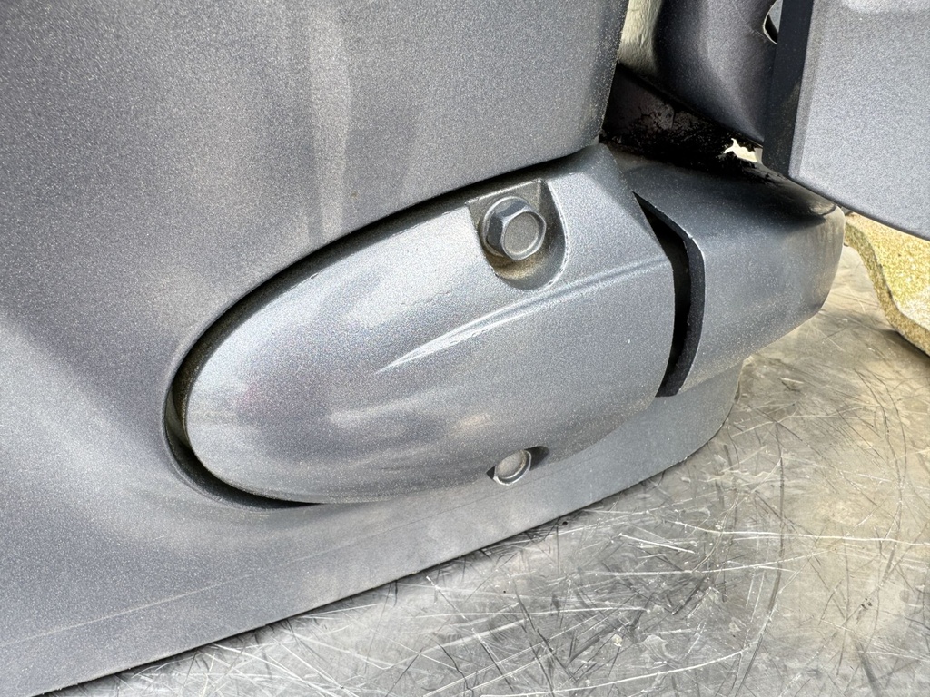 2005 Yamaha 115 HP 4 Stroke Outboard Complete Midsection & Swivel Bracket 20" Long