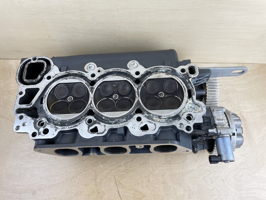 2012 Yamaha 200HP 3.3L 4 Stroke Left Port Side Cylinder Head 6P2-W009C-04-9S