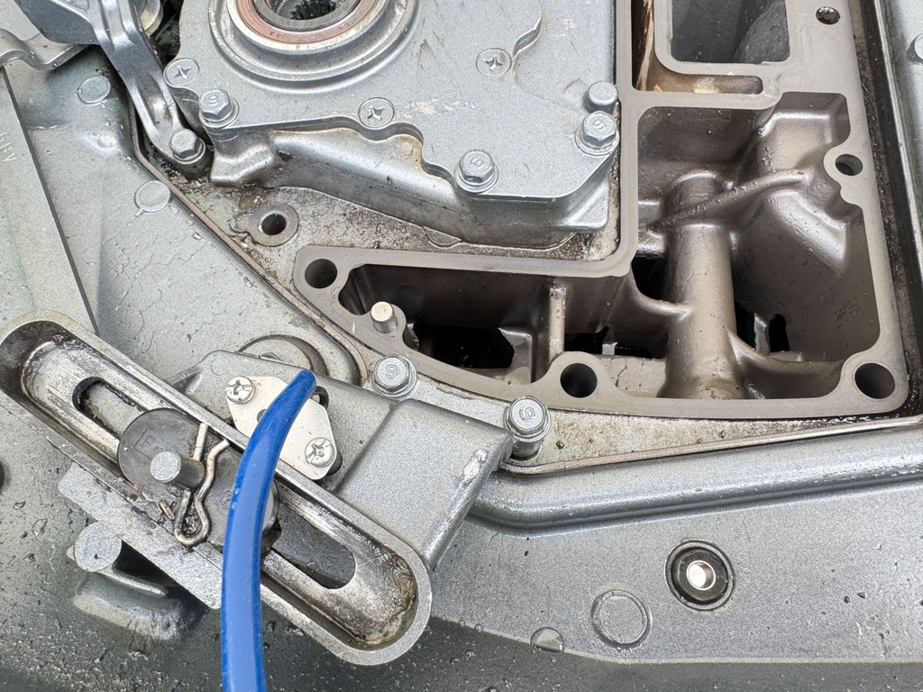 2005 Yamaha 115 HP 4 Stroke Outboard Complete Midsection & Swivel Bracket 20" Long