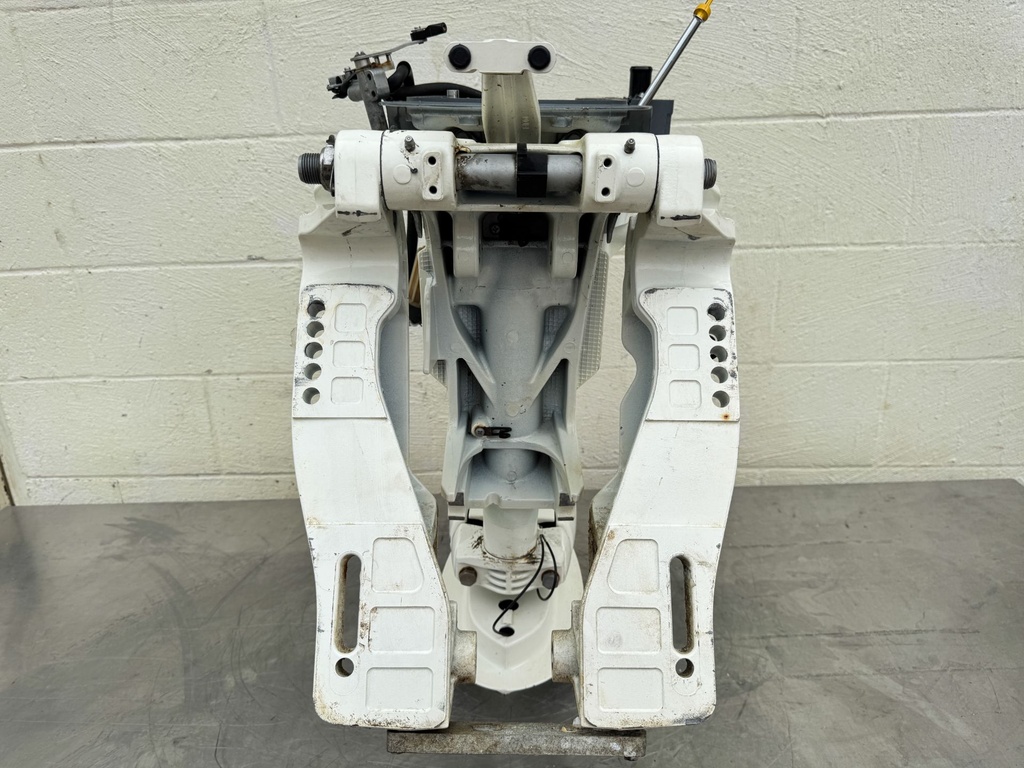 2017 Suzuki 115 HP 4 Stroke Outboard Complete Midsection & Swivel Bracket 25" XL