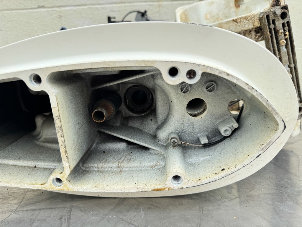 2017 Suzuki 115 HP 4 Stroke Outboard Complete Midsection & Swivel Bracket 25" XL