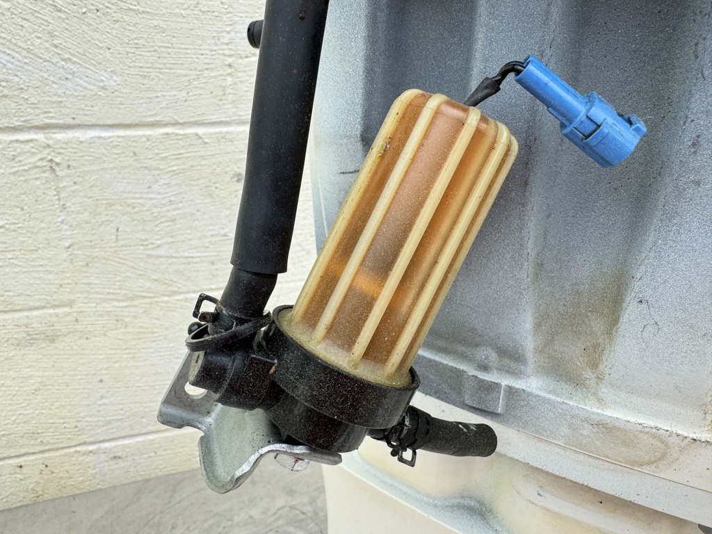 2017 Suzuki 115 HP 4 Stroke Outboard Complete Midsection & Swivel Bracket 25" XL