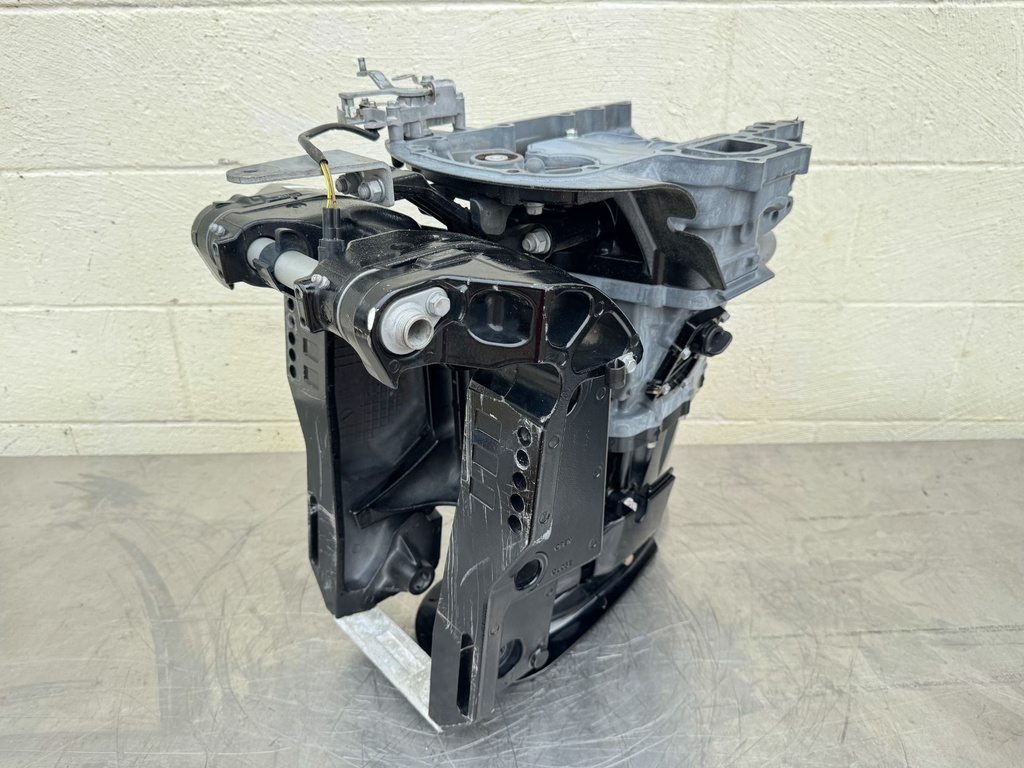 2020 Suzuki 90 HP 4 Stroke Outboard Complete Midsection W/ Swivel Bracket