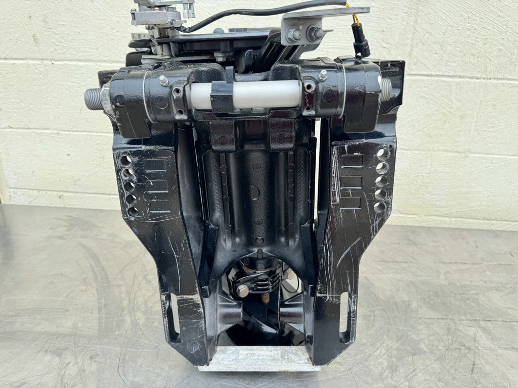 2020 Suzuki 90 HP 4 Stroke Outboard Complete Midsection W/ Swivel Bracket