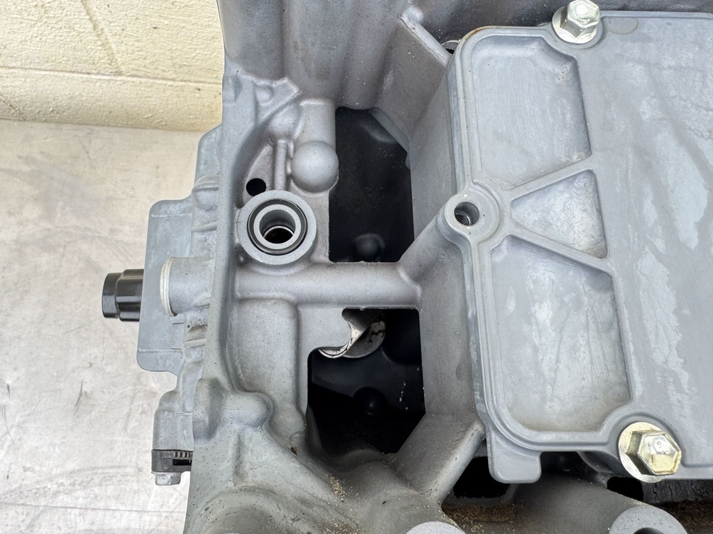 2020 Suzuki 90 HP 4 Stroke Outboard Complete Midsection W/ Swivel Bracket