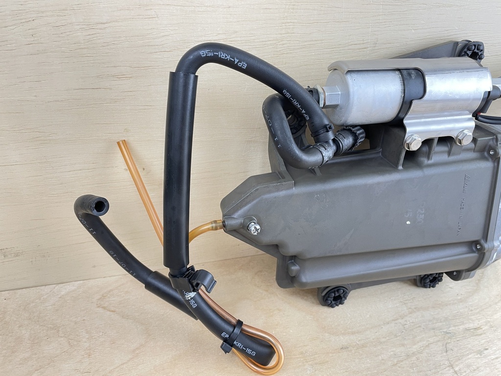 2012 Yamaha 200HP 3.3L 4 Stroke Float Chamber Assembly VST 99999-04456-00