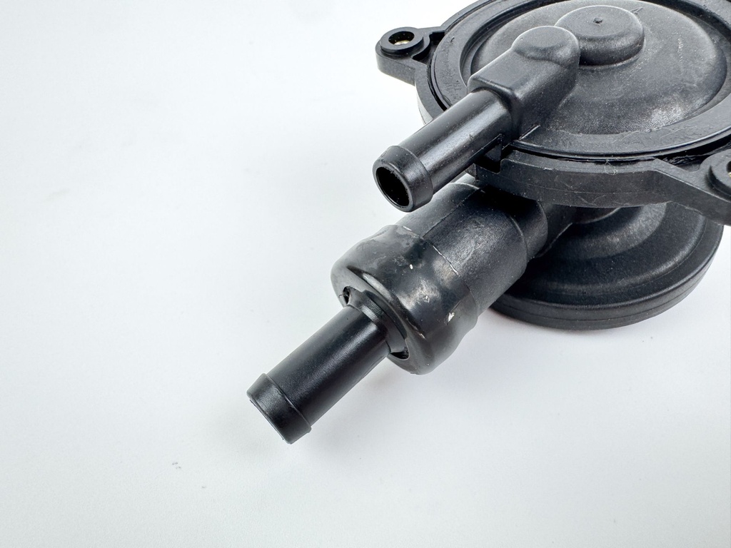 2015 Evinrude 225 HP 2 Stroke Outboard Fuel Lift Pump 5007312 OEM