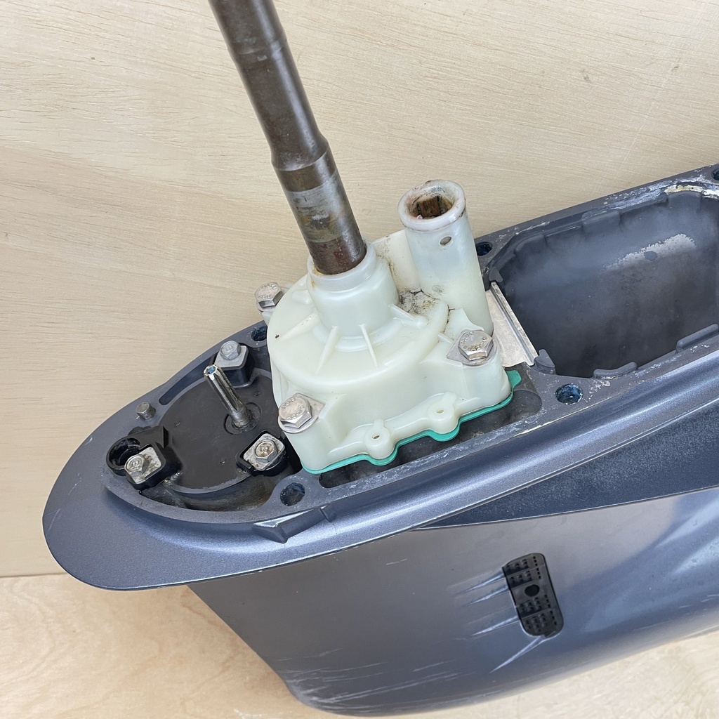 2012 Yamaha 200HP 3.3L Outboard 25" Lower Unit Gearcase RH 69J-45300-20-8D