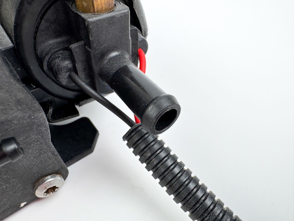 2015 Evinrude 225 HP 2 Stroke Outboard Vapor Separator Tank VST 5006063 OEM