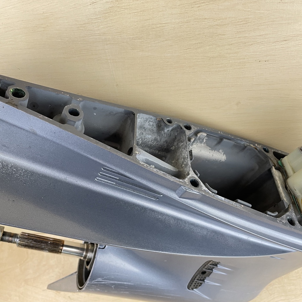 2012 Yamaha 200HP 3.3L Outboard 25" Lower Unit Gearcase RH 69J-45300-20-8D