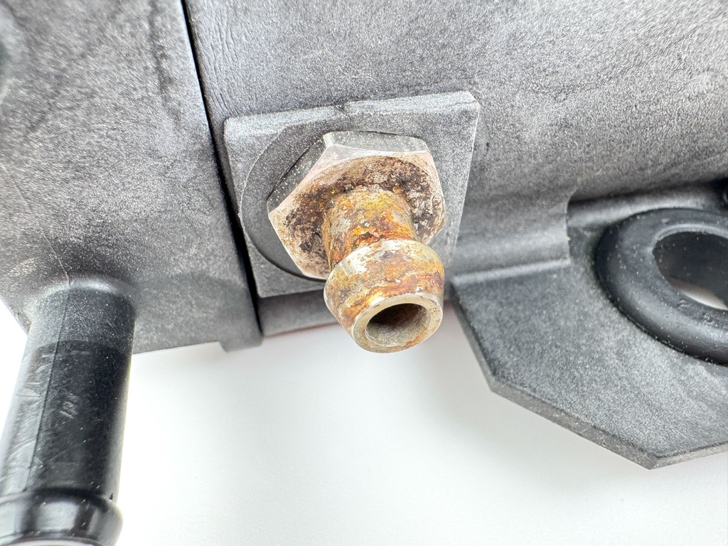 2015 Evinrude 225 HP 2 Stroke Outboard Vapor Separator Tank VST 5006063 OEM