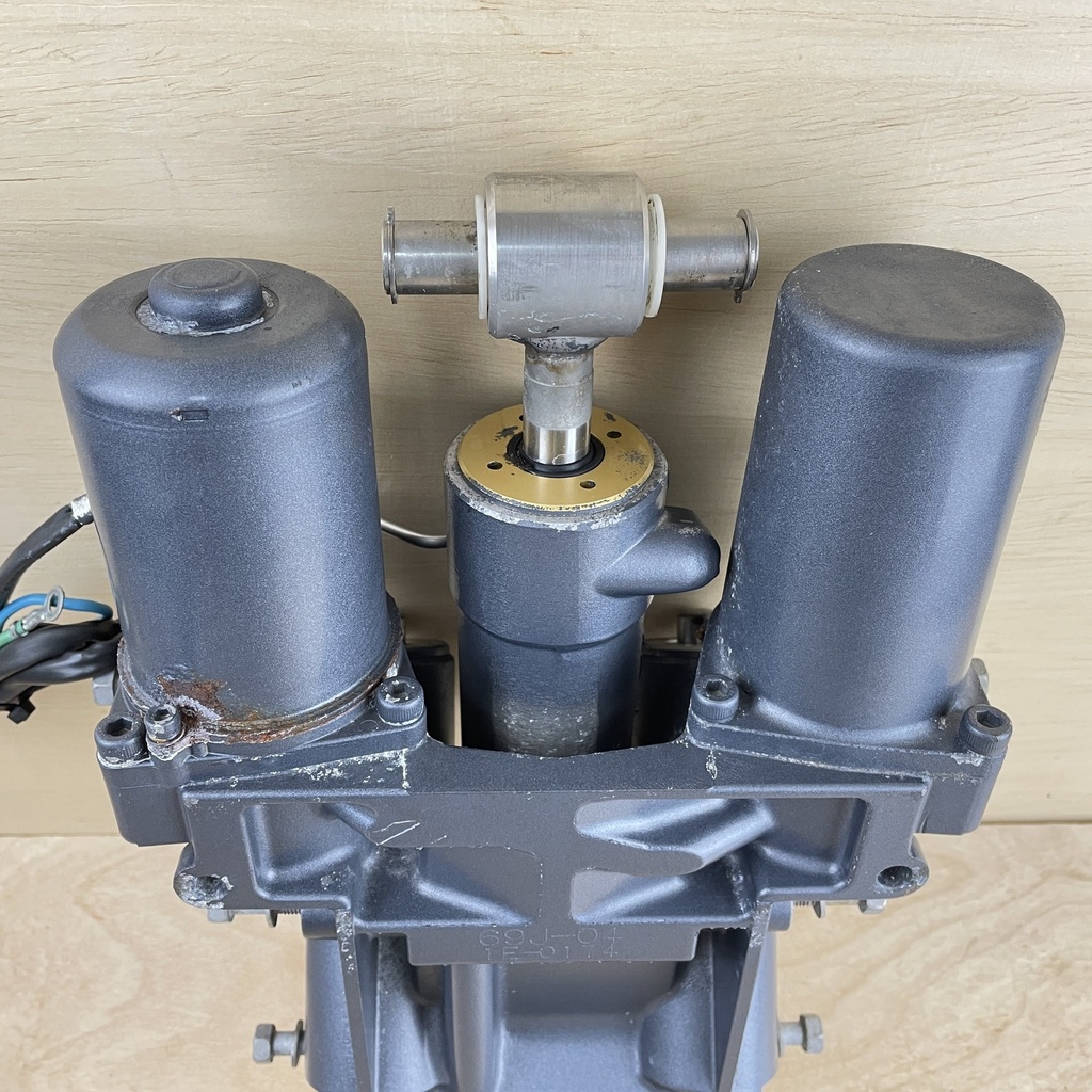 2012 Yamaha 200HP 4 Stroke Outboard Power Trim & Tilt Assembly 69J-43800-0A-8D