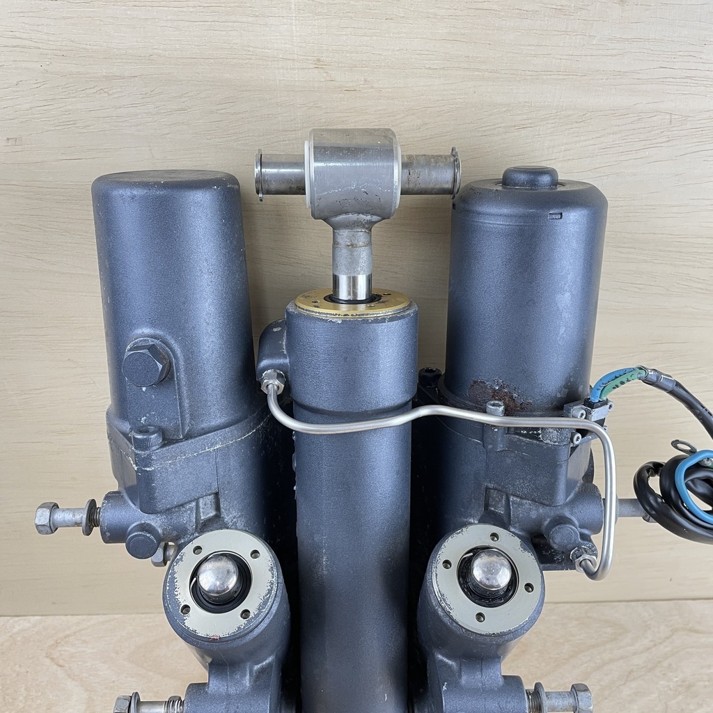 2012 Yamaha 200HP 4 Stroke Outboard Power Trim & Tilt Assembly 69J-43800-0A-8D