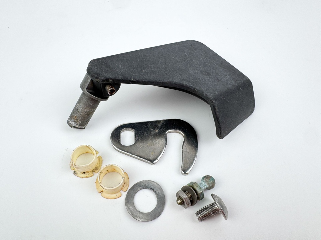 2015 Evinrude 225 HP 2 Stroke Outboard Starboard Latch Handle 5005708 OEM